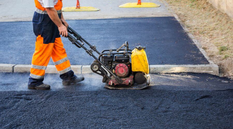 Professional gutter cleaning in Dyersville, IA